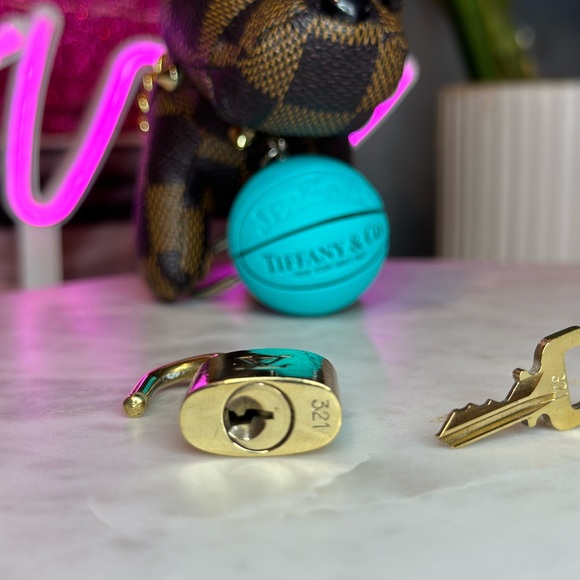 Louis Vuitton Lock & Key 321 - Picture 4 of 6